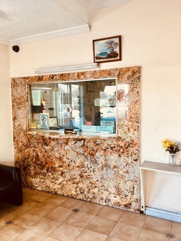 norwalk inn & suites image 18