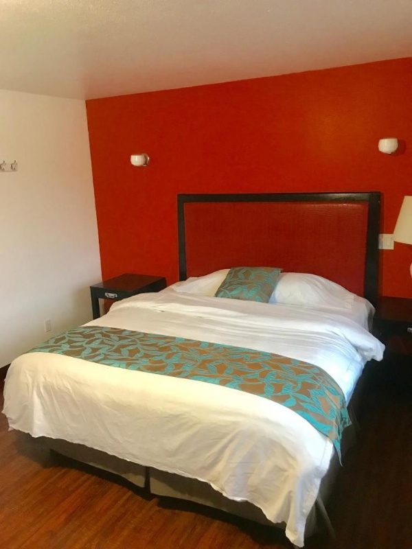 norwalk inn & suites image 30